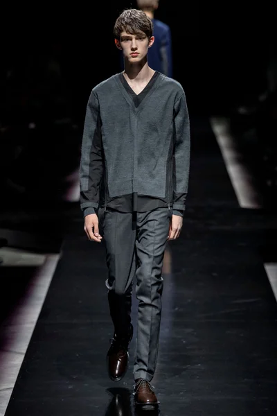 Look 18